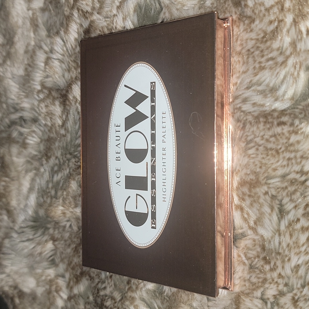 Ace Beaute Glow Essentials Highlighter Palette
